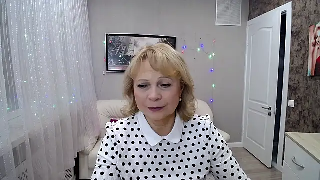 Snapshot of Milla_Cutie18 chatting on December 2, 2024, 4:53 am Milla Cutie18 online show from December 2, 2024, 4:53 am