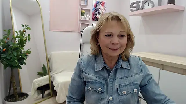 Snapshot of Milla_Cutie18 chatting on February 26, 2025, 12:14 pm Milla Cutie18 online show from February 26, 2025, 12:14 pm