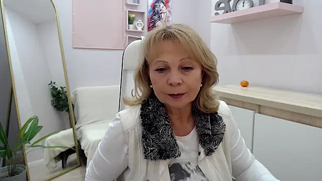 Snapshot of Milla_Cutie18 chatting on March 5, 2025, 12:11 pm Milla Cutie18 online show from March 5, 2025, 12:11 pm