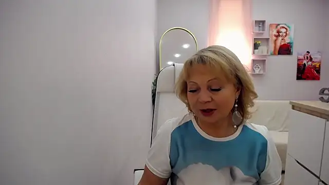 Milla Cutie18 online show from April 13, 2026, 5:02 am