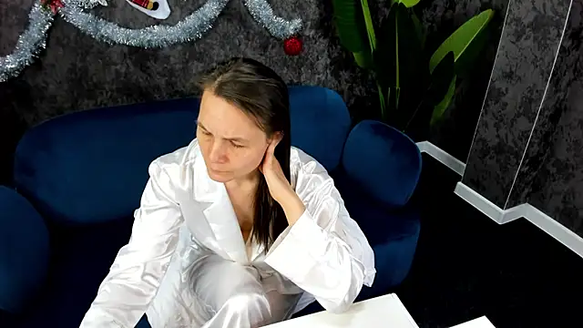 Snapshot of Lillian_White chatting on December 29, 2024, 4:16 am Lillian White online show from December 29, 2024, 4:16 am