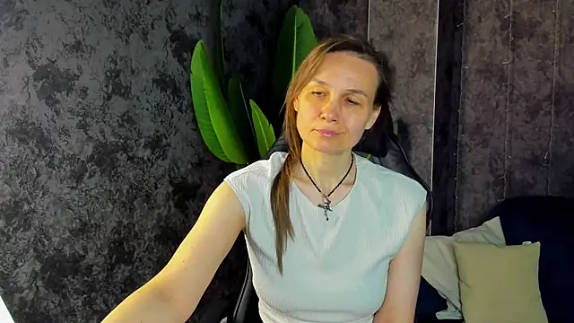 Lillian White online show from May 6, 2026, 1:03 am