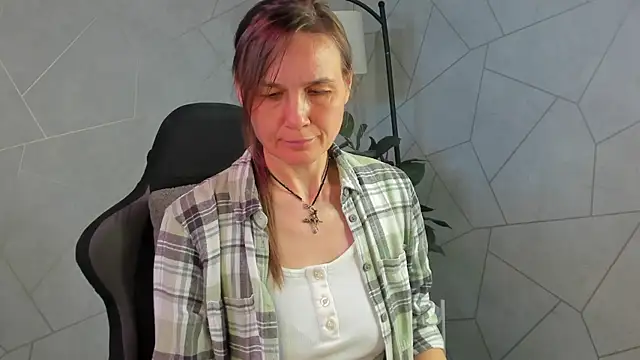 Lillian White online show from May 8, 2026, 9:14 am