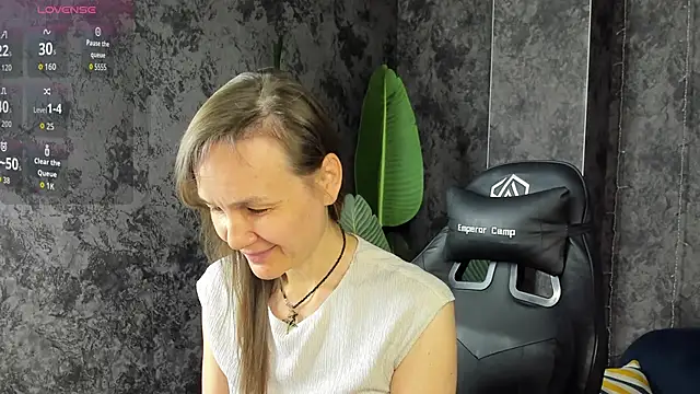 Lillian White online show from May 11, 2026, 1:00 am