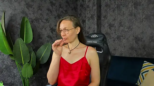 Lillian White online show from June 21, 2026, 12:46 am
