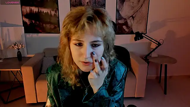 LuxRayi online show from December 12, 2024, 3:05 pm