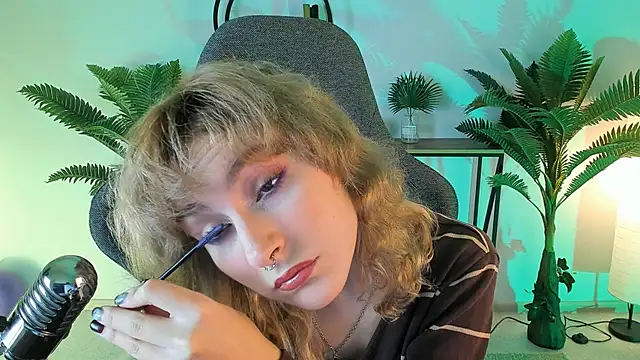 LuxRayi online show from December 14, 2024, 2:53 pm