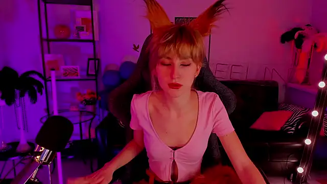 LuxRayi online show from January 7, 2025, 11:58 am