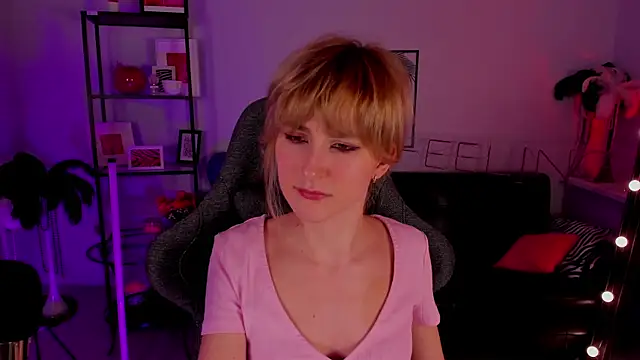 LuxRayi online show from January 7, 2025, 6:03 pm