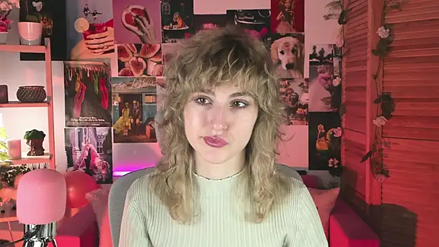 LuxRayi online show from January 8, 2025, 11:54 am