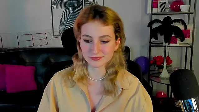 LuxRayi online show from January 25, 2025, 9:35 pm