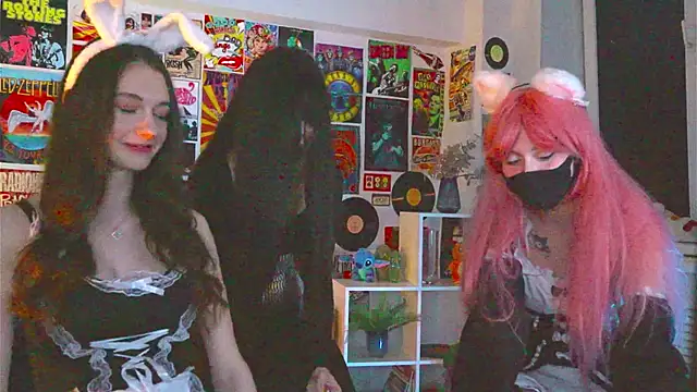 LuxRayi online show from January 30, 2025, 6:00 pm