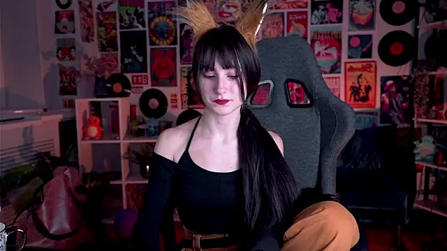 LuxRayi online show from February 1, 2025, 6:08 pm