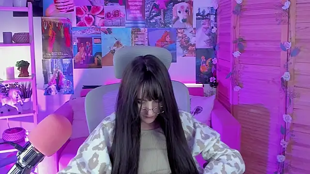 LuxRayi online show from February 7, 2025, 11:55 pm