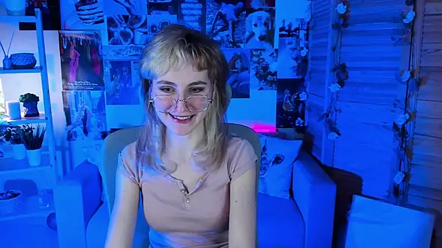 LuxRayi online show from March 12, 2025, 6:33 pm