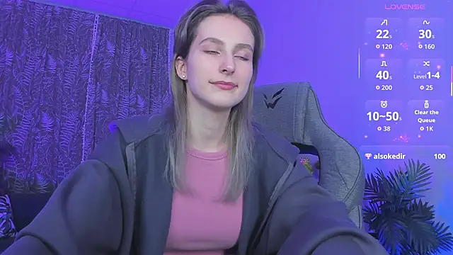 LuxRayi online show from September 12, 2025, 8:53 pm