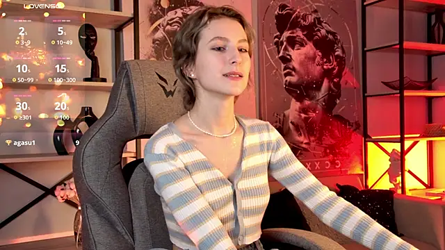 LuxRayi online show from September 17, 2025, 8:32 pm