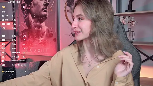 LuxRayi online show from October 8, 2025, 6:16 pm