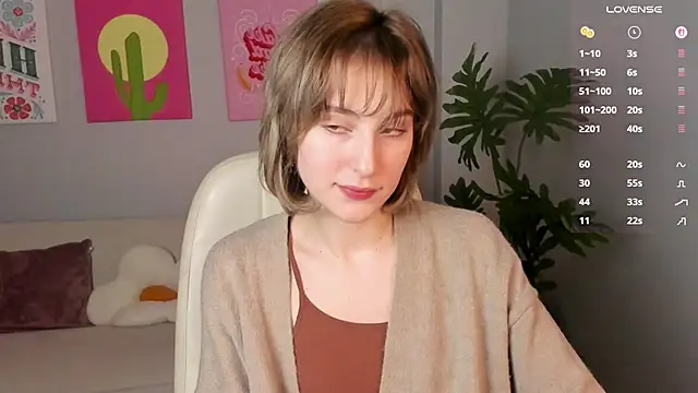 Snapshot of LuxRayi chatting on February 14, 2026, 5:37 am LuxRayi online show from February 14, 2026, 5:37 am