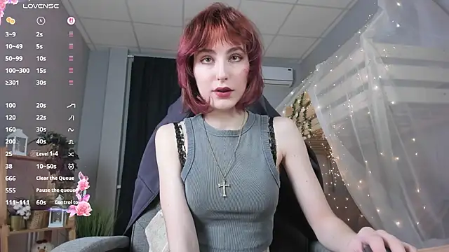 Snapshot of LuxRayi chatting on March 13, 2026, 8:43 am LuxRayi online show from March 13, 2026, 8:43 am