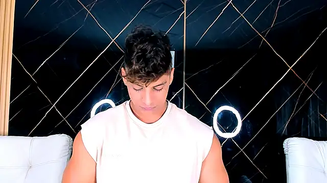 Snapshot of Owen_Muzcle chatting on September 30, 2025, 3:55 am Owen Muzcle online show from September 30, 2025, 3:55 am