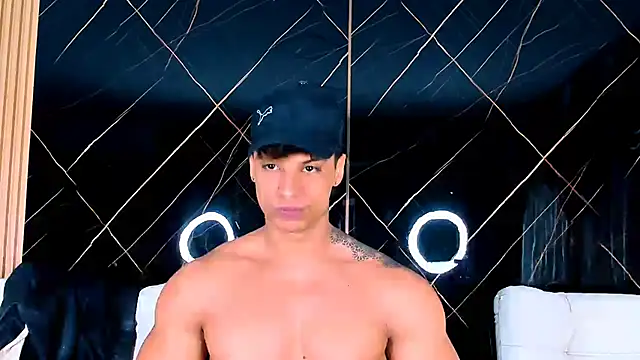 Snapshot of Owen_Muzcle chatting on October 8, 2025, 10:13 am Owen Muzcle online show from October 8, 2025, 10:13 am