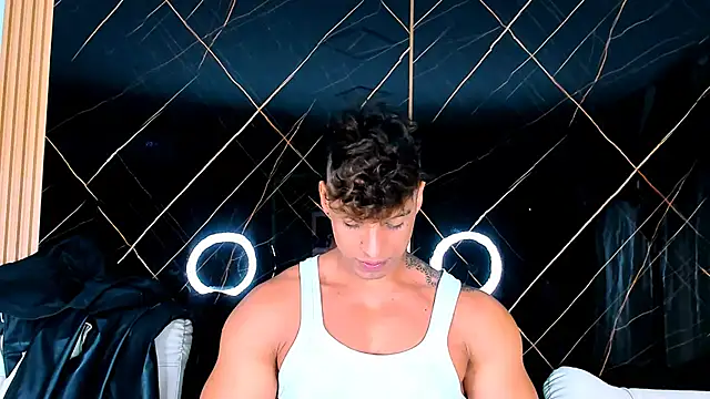 Snapshot of Owen_Muzcle chatting on October 11, 2025, 3:06 am Owen Muzcle online show from October 11, 2025, 3:06 am