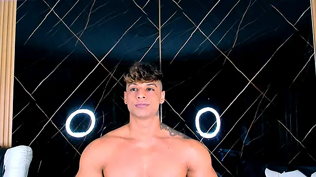 Snapshot of Owen_Muzcle chatting on October 24, 2025, 5:37 am Owen Muzcle online show from October 24, 2025, 5:37 am