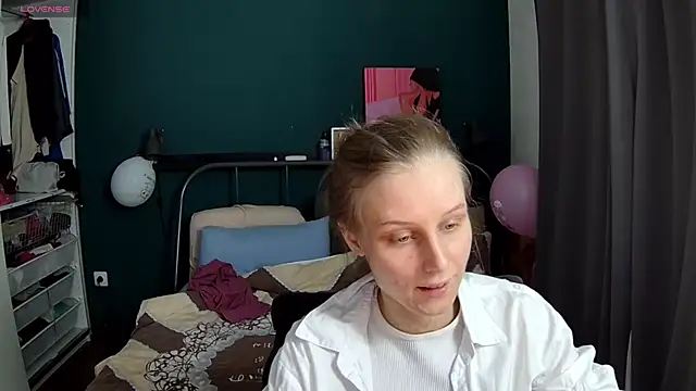 KatiKate online show from May 4, 2026, 3:19 pm