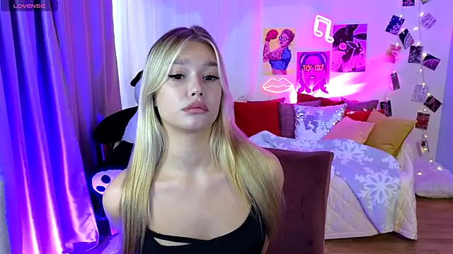 Snapshot of BattyMelody chatting on October 1, 2025, 1:06 pm BattyMelody online show from October 1, 2025, 1:06 pm