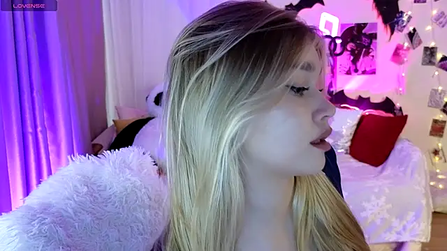 Snapshot of BattyMelody chatting on October 31, 2025, 10:16 am BattyMelody online show from October 31, 2025, 10:16 am