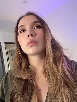 Snapshot of SophieRaily_ chatting on October 1, 2025, 6:58 pm SophieRaily  online show from October 1, 2025, 6:58 pm