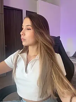 Snapshot of SophieRaily_ chatting on October 24, 2025, 6:48 pm SophieRaily  online show from October 24, 2025, 6:48 pm