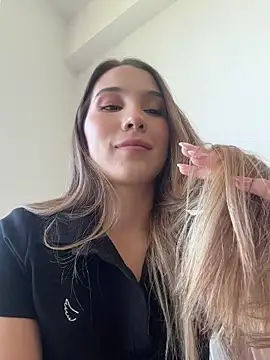 Snapshot of SophieRaily_ chatting on October 28, 2025, 8:44 pm SophieRaily  online show from October 28, 2025, 8:44 pm