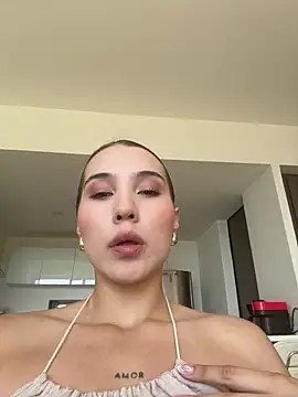 Snapshot of SophieRaily_ chatting on October 29, 2025, 7:04 pm SophieRaily  online show from October 29, 2025, 7:04 pm