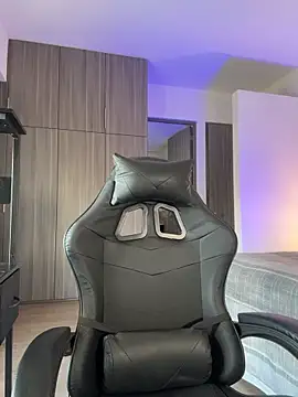 SophieRaily  online show from November 11, 2025, 10:21 pm