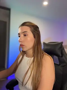 SophieRaily  online show from March 5, 2026, 10:50 pm