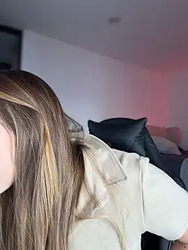 SophieRaily  online show from April 6, 2026, 9:38 pm