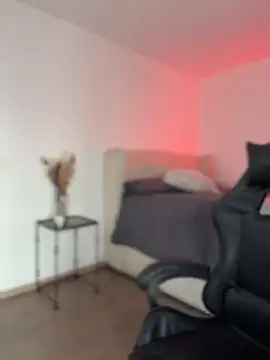 SophieRaily  online show from April 8, 2026, 9:37 pm