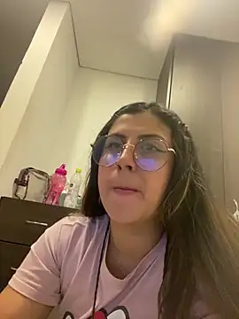 girl anni online show from January 17, 2025, 7:49 pm