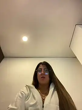 girl anni online show from January 28, 2025, 5:56 pm