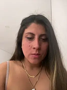 girl anni online show from January 28, 2025, 8:58 pm