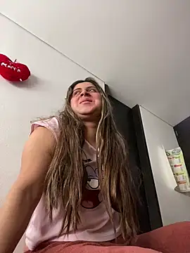girl anni online show from September 13, 2025, 3:12 pm