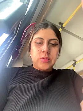 girl anni online show from October 26, 2025, 6:58 pm