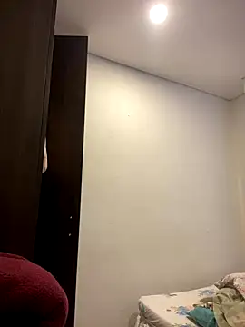 girl anni online show from November 2, 2025, 3:36 pm