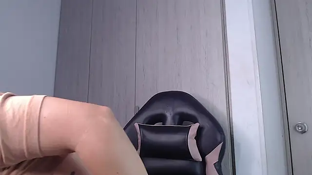 LilaFisher online show from March 19, 2025, 2:46 pm