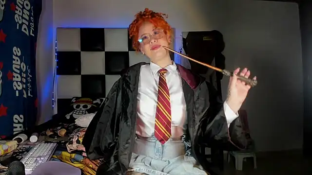 Snapshot of Nami_Curls chatting on October 31, 2025, 4:57 am Nami Curls online show from October 31, 2025, 4:57 am