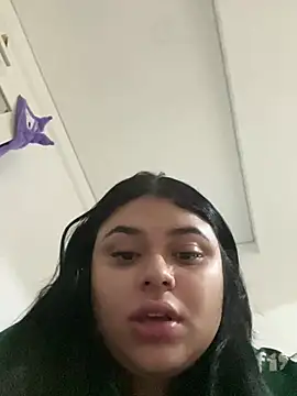 alissonfernandez  online show from December 18, 2024, 11:24 am