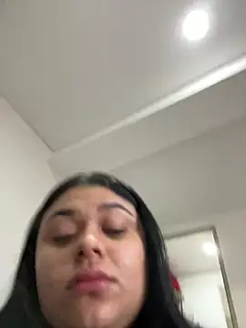 alissonfernandez  online show from December 22, 2024, 3:11 pm