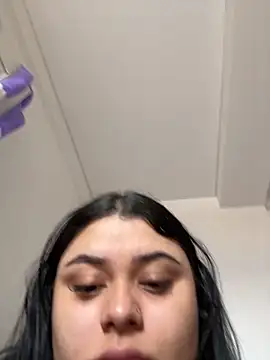alissonfernandez  online show from December 23, 2024, 3:12 pm